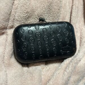 Vans skull clutch